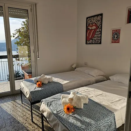 Bella Vista Da Mario, Como, Front Feriehus